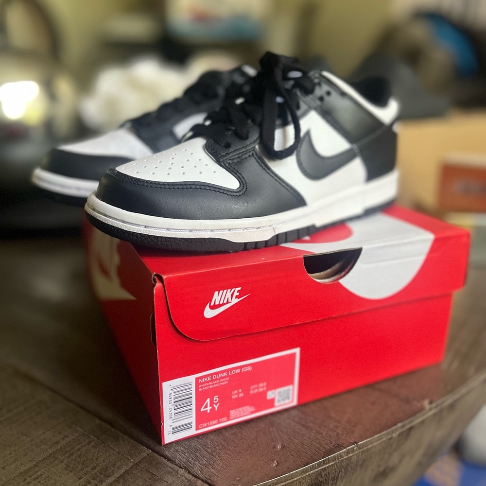 NEW Nike Dunk Low (GS) 4.5Y